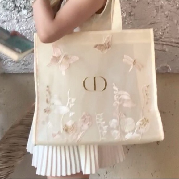Dior Cream Tote with Floral Embroidery - Picture 9 of 11